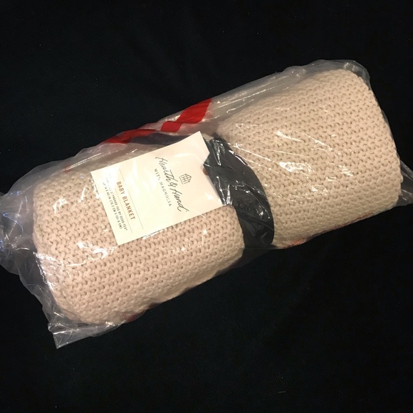 Scalloped Trim Knit Baby Blanket Beige - Hearth & Hand™ with Magnolia - Picture 5 of 5